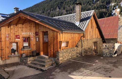 Auris Hotel | Discover Auberge De La Foret: Pet-Friendly Comfort Awaits
