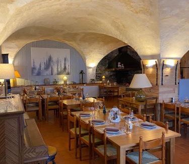 Auris Hotel | Discover Auberge De La Foret: Pet-Friendly Comfort Awaits