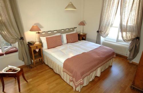 Grandvaux Hotel | Discover Auberge de la Gare: Pet-Friendly Retreat Awaits!