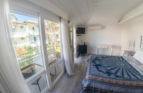 Humaita House | Relax at Auberge de la Langouste with Oceanfront Views