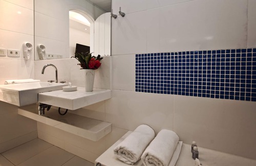 Humaita Hotel | Discover Auberge de La Langouste: Family-Friendly Getaway