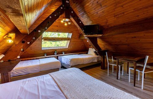 Foncine-le-Haut Hotel | Idyllic Auberge de la Rivière: Oceanfront Oasis Awaits