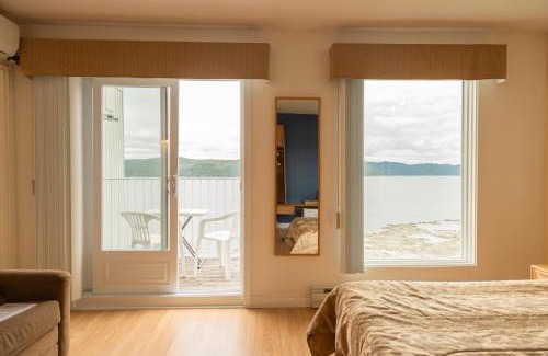 La Baie Hotel | Cozy Auberge de la Rivière Saguenay with Oceanfront Views