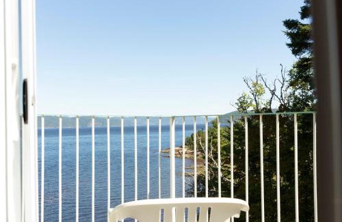 La Baie Hotel | Cozy Auberge de la Rivière Saguenay with Oceanfront Views