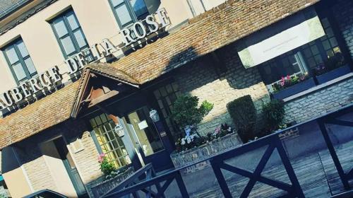 Anet House | Guest Rated 9/10: Auberge de la Rose with Family-Friendly Dining
