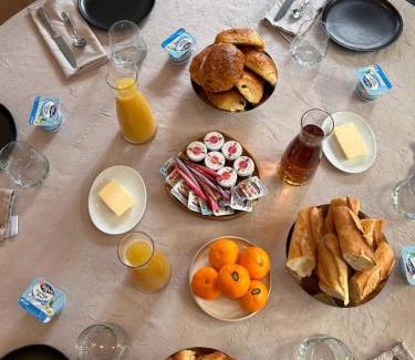 Anet House | Guest Rated 9/10: Auberge de la Rose with Family-Friendly Dining