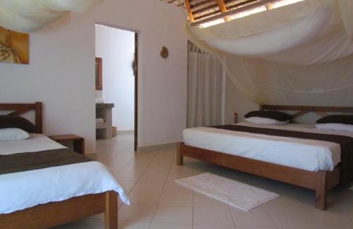 Toliara Hotel | Welcoming Auberge de la Table: Pool and Dining Await