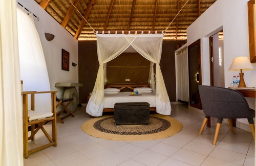 Toliara House | Budget-Friendly Auberge De La Table with Pool & Dining