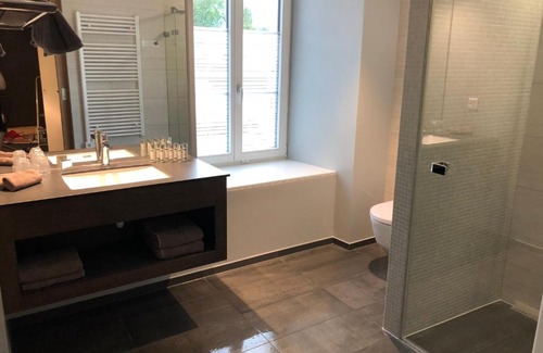 Trelex Hotel | Pet Friendly Auberge de la Tour with Top-Rated Amenities