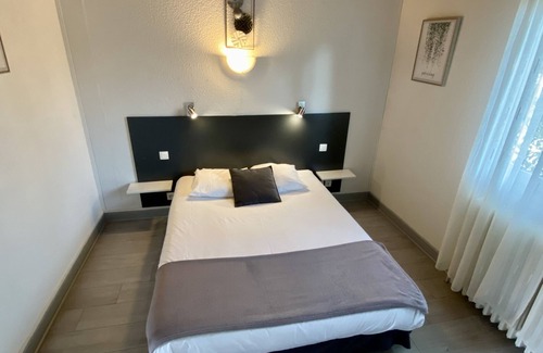 Lamagistere Hotel | Relax at Auberge de Lamagistère with Pool and Spa Access
