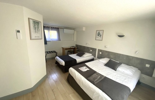 Lamagistere Hotel | Relax at Auberge de Lamagistère with Pool and Spa Access