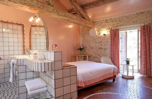 Noves Hotel | Experience Comfort at Auberge De Noves Domaine Du Deves