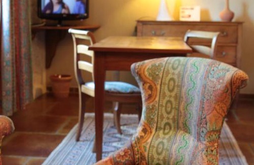 Noves Hotel | Experience Comfort at Auberge De Noves Domaine Du Deves