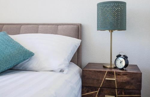 Rivaz Hotel | Relaxing Auberge de Rivaz: Pet-Friendly with Ocean Views