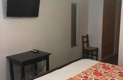 Rustrel Hotel | Discover Auberge de Rustréou: Family-Friendly Getaway