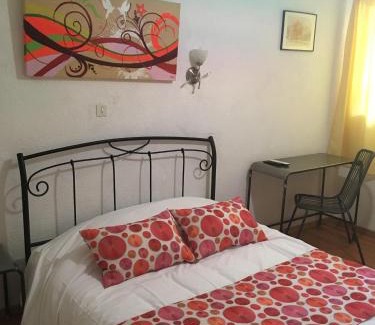 Rustrel Hotel | Discover Auberge de Rustréou: Family-Friendly Getaway
