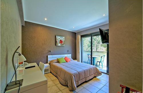 Guagno les Bains Hotel | Pet-Friendly Retreat at Auberge des Deux Sorru - Family Welcome