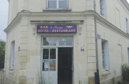 Savigny-en-Veron Hotel | Inviting Auberge du Bocage: Pet-Friendly & Wheelchair Access