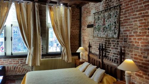Valenciennes Hotel | Discover Auberge Du Bon Fermier: Pet-Friendly Retreat