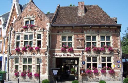 Valenciennes Hotel | Discover Auberge Du Bon Fermier: Pet-Friendly Retreat