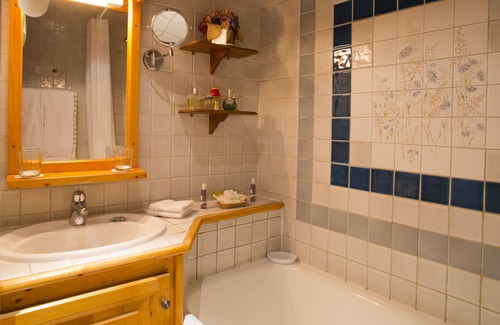 Monetier-les-Bains Hotel | Experience Relaxation at Auberge du Choucas - 4 Star Stay