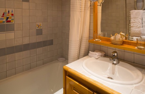Monetier-les-Bains Hotel | Experience Relaxation at Auberge du Choucas - 4 Star Stay