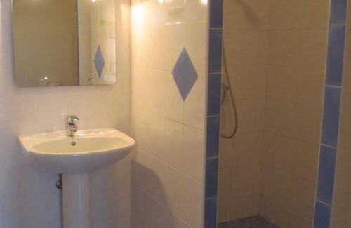 Silly-sur-Nied Hotel | Discover Auberge du Gros: Family-Friendly Retreat Awaits
