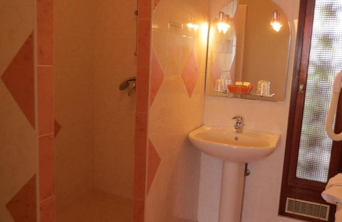 Silly-sur-Nied Hotel | Discover Auberge du Gros: Family-Friendly Retreat Awaits