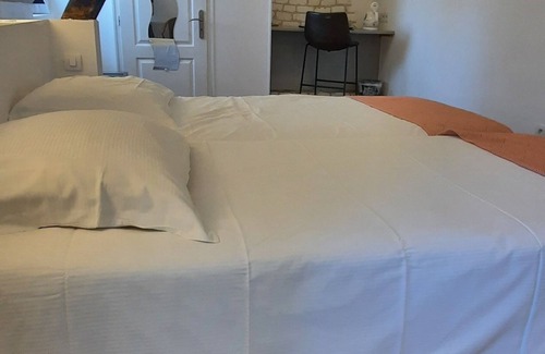 Argoules Hotel | Relax at Auberge du Gros Tilleul with Pool and Spa