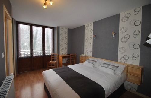 La Chaux-du-Dombief Hotel | Discover Auberge du Hérisson: Family-Friendly Retreat