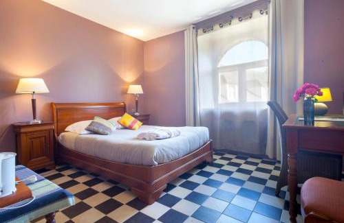 Saint-Quentin-en-Yvelines Hotel | Discover Auberge du Manet: Pet-Friendly 4-Star Retreat