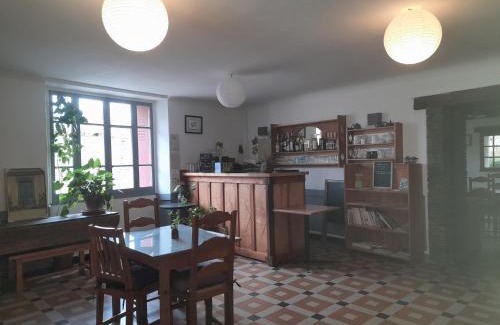 Saint-Andre-de-Rosans Hotel | Pet-Friendly Auberge du Prieure with High Guest Ratings
