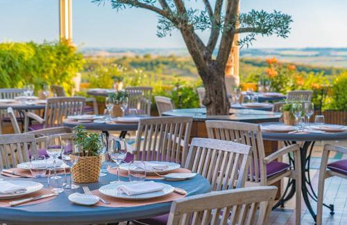 Saint-Felix-Lauragais Hotel | Inviting Auberge du Poids Public Hotel with Family-Friendly Amenities
