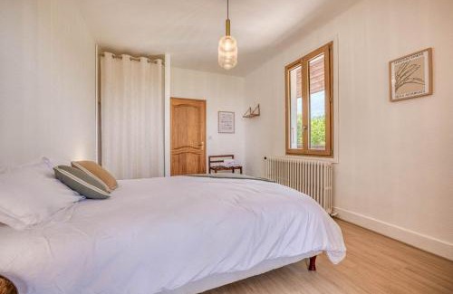 Gruffy Hotel | Discover Auberge du pont de l'Abîme: Pet-Friendly Retreat