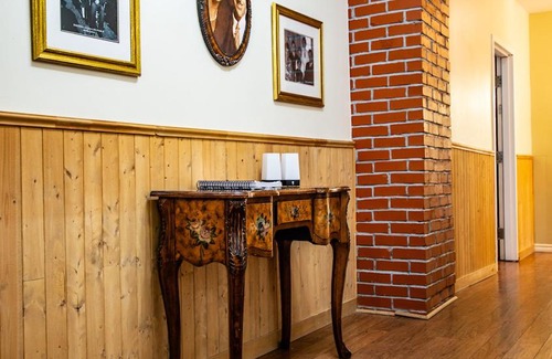 Riviere Eternite Hotel | Family-Friendly Auberge du Presbytère de Rivière-Éternité