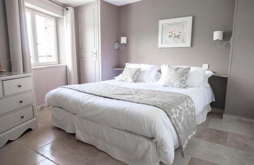Cabris Hotel | Inviting Auberge du Vieux Château: Family-Friendly Escape