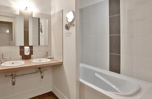 Pierre-Buffiere Hotel | Discover Auberge Dupuytren: Rated 8.8 with Pool & Spa