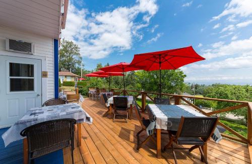 Cap-a-l'Aigle Hotel | Elegant Stay at Auberge Fleurs de Lune with Restaurant