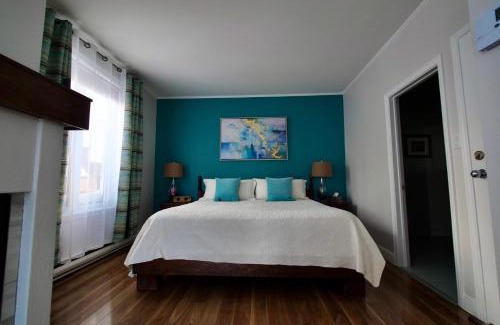 Cap-a-l'Aigle Hotel | Elegant Stay at Auberge Fleurs de Lune with Restaurant