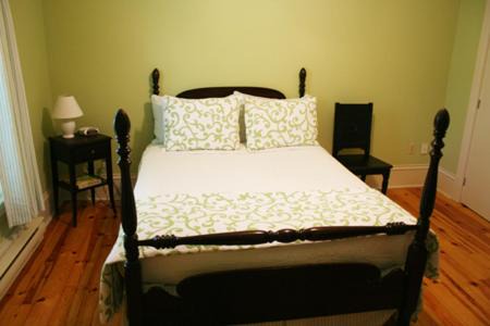 Shediac Hotel | Budget-Friendly Stay at Auberge Gabriele Inn with Breakfast