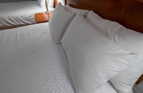 Lac-Etchemin Hotel | Welcoming Auberge Happy Logis: Family-Friendly Retreat