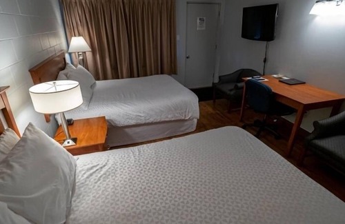 Lac-Etchemin Hotel | Welcoming Auberge Happy Logis: Family-Friendly Retreat