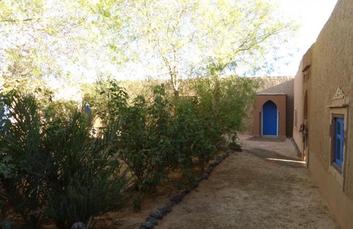 Taouz Hotel | Discover Auberge Hassi Ouzina: Family-Friendly Retreat