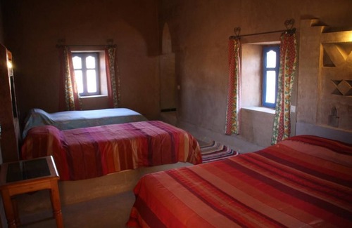 Taouz Hotel | Discover Auberge Hassi Ouzina: Family-Friendly Retreat