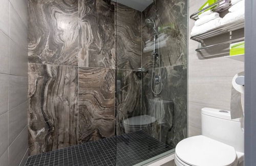 Mont-Laurier Hotel | Eco-Friendly Stay at Auberge l'Étape with Breakfast Included