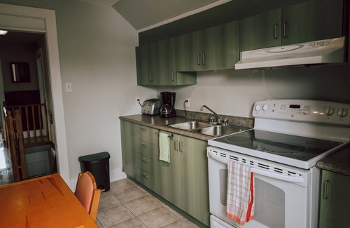 Val-d'Or House | Guest-Favored Auberge l'Orpailleur with Family Amenities
