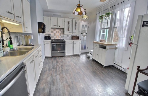 Val-d'Or House | Guest-Favored Auberge l'Orpailleur with Family Amenities