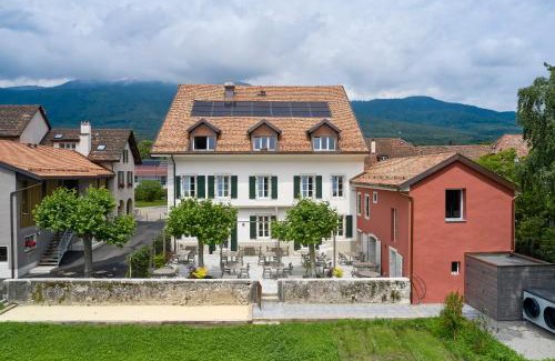 Gingins Hotel | Discover Auberge La Croix-Blanche: Pet-Friendly Retreat