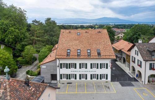 Gingins Hotel | Discover Auberge La Croix-Blanche: Pet-Friendly Retreat