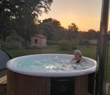 Montrollet Bed & Breakfast | Pet-Friendly Auberge la marchadaine with Breakfast & Hot Tub